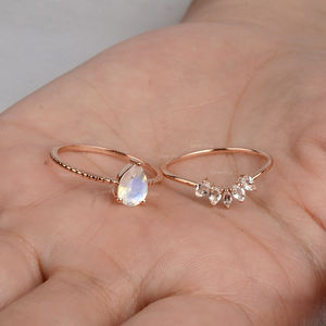 El anillo de oro macizo de 14 quilates más vendido, juego de dos anillos de topacio blanco para ocasión de compromiso de boda, producido en 10K/18K - Product Image 4