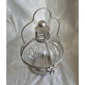 Las linternas de metal y vidrio simbolizan la claridad del corazón y la intención, su presencia mejora la alegría de las noches de Ramadán. - Product Image 2