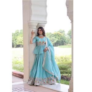 Ensemble Lehenga Choli Prêt-à-Porter de Luxe Doré avec Broderies de Paillettes pour Femme, Tenue Ethnique et Cérémonie Sangeet - Product Image 1