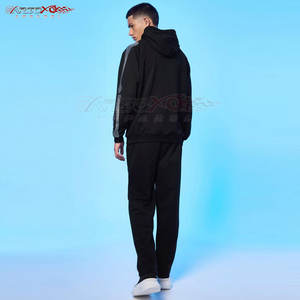 Chándal de dos piezas con diamantes de imitación para hombre con detalle pulido y bolsillos laterales funcionales Chándal de moda con diamantes de imitación para hombre - Product Image 3