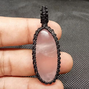 Colgante de Piedra Preciosa de Cuarzo Rosa Natural Pulido a Mano, Colgante de Hilo de Macramé con Cabujones de Joyería de Moda - Product Image 2