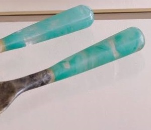 Outils à salade en résine faits à la main Cuillère élégante à usage quotidien pour servir les repas Finition brillante - Product Image 3