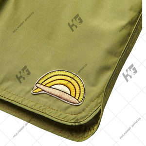 Pantalones cortos de secado rápido de color sólido para hombre al por mayor, bañadores informales, ecológicos, impermeables, teñidos lisos para playa y gimnasio - Product Image 3