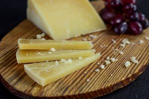 Premium Quesos Cristo Del Prado Aged Raw Sheep's Milk Cheese Spain Boxed Ready to Eat Dairy Production 365g - Product Image 3