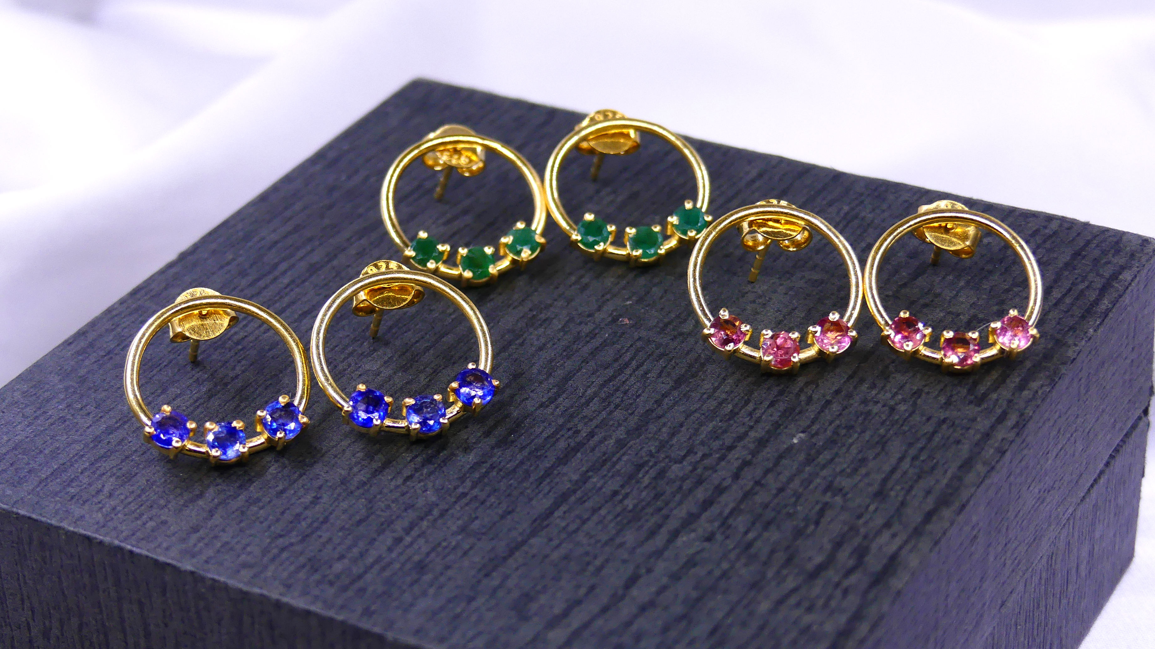 สีเหลือง