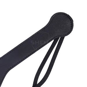 Paddle en cuir sexy à prix bas, vente chaude, offrant une texture lisse en cuir et une forme de paddle équilibrée pour la vente en ligne - Product Image 6