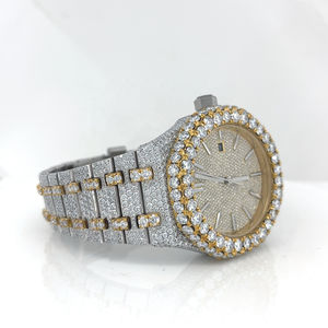 Montre pour homme à mouvement unique avec diamants Moissanite taille ronde et design exclusif - Product Image 2