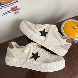 Zapatillas deportivas todo en uno, nuevas para otoño e invierno 2026, con suela gruesa, diseño de estrellas, zapatillas blancas de cuero para el tiempo libre. - Product Image 2