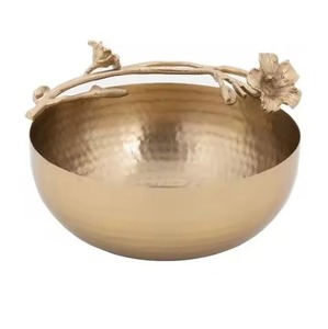 Bol décoratif en métal doré avec poignée florale élégante, parfait pour la décoration intérieure de luxe et la conception élégante de centre de table - Product Image 1