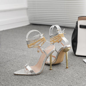 Sandales torsadées pour femme à talon haut de 12 cm, au design unique et au style mature, avec talon verre à vin doré. - Product Image 4