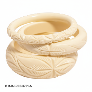 Juego de Brazaletes de Resina Crema Vintage, Brazaletes Tallados a Mano con Patrones de Estrellas y Hojas, Juego de 3 Brazaletes Apilables de Estilo Retro Color Marfil - Product Image 2