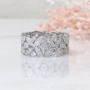 Bague de fiançailles en forme de fleur en or 14 carats faite à la main en forme de fleur, diamant cultivé en laboratoire pour les mariages et les fêtes en rhodium - Product Image 1