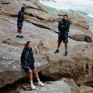 Conjunto de Chaqueta Cortavientos Ligera Unisex y Pantalones Cortos, Ropa Deportiva para Exteriores, Resistente al Viento, Estilo Urbano - Product Image 2