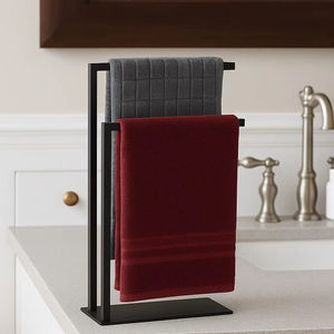 Toallero de Metal Rústico que Aporta Encanto Industrial a los Baños Modernos - Product Image 1