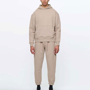 Survêtement d'entraînement léger conçu pour les séances de sport en salle, avec des matériaux respirants et des options de personnalisation. - Product Image 4