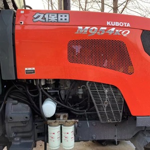 Tractores Kubota con neumáticos de alta resistencia para terrenos accidentados Tractor de ruedas 4x4 con transmisión automática de alta eficiencia - Product Image 3