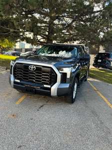 รถยนต์โตโยต้า ทันดรา ดับเบิ้ลแค็บ ปี 2023 มีจำหน่าย พร้อมขาย เกียร์ธรรมดา/อัตโนมัติ เบาะหนัง ภายในสีเข้ม ล้อแม็ก R18 แบบเปิดประทุน - Product Image 5