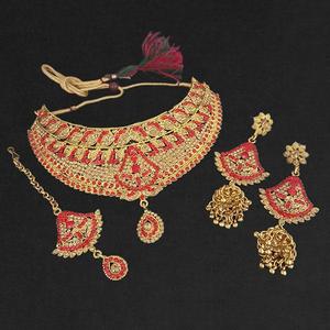 Conjunto de joyería fina Kriaa collar de gargantilla de piedra austriaca chapada en oro con Maang Tikka 1113627 - Product Image 1