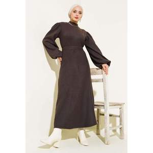 Robe côtelée de couleur marron amer à manches ballon et design ceinturé - Product Image 2