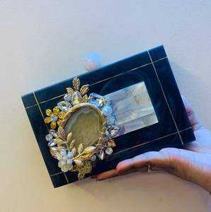 Pochette élégante en résine pour femmes stylées, idéale pour les soirées et événements, à prix abordable, légère. - Product Image 5