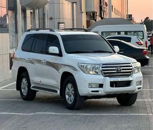 Oferta con Descuento: Toyota Land Cruiser 2010 Usada con Bajo Kilometraje - Product Image 1