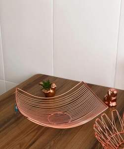 Plateau de service décoratif artisanal en métal martelé carré élégant pour la nourriture et l'affichage sur table - Product Image 4