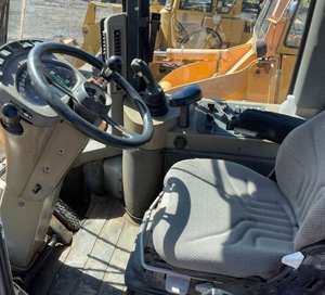 Cargador de ruedas 2005 Case 621D Fuerza probada con rendimiento confiable Construido para manejar trabajos difíciles con confianza - Product Image 5