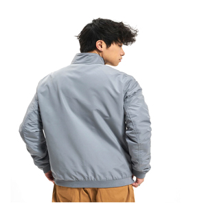 แจ็คเก็ตบอมเบอร์สำหรับผู้ชายแจ็คเก็ตบอมเบอร์สีทึบ - Product Image 2