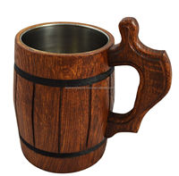 Mug à bière Viking élégant en bois naturel, fait main, écologique et moderne, pour la décoration et la consommation.