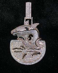 Colgante de Lujo con Diseño de Tiburón y Espinas de Pescado, Chapado en Oro de Dos Tonos, Joyería Hip Hop con Brillo de Diamantes - Product Image 3