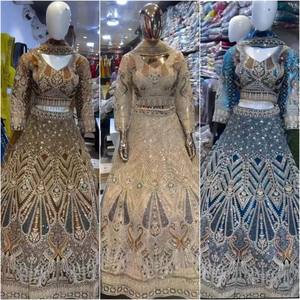 Lehenga Choli brodé traditionnel exclusif avec Dupatta Designer Bridal Wear pour les mariages et les fêtes prêt à expédier - Product Image 5