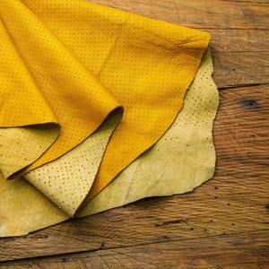 Cuero suave perforado amarillo miel disponible en 1 a 22 pies cuadrados para productos de cuero personalizados - Product Image 3