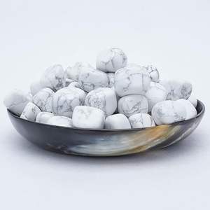 Pierres dégringolées de guérison en Howlite de haute qualité-Soulagement du stress et croissance spirituelle - Product Image 1