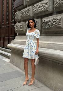 Vestido Midi de verano floral elegante con correas de lazo en los hombros Tela suave y ligera para uso diario o en la playa - Product Image 4