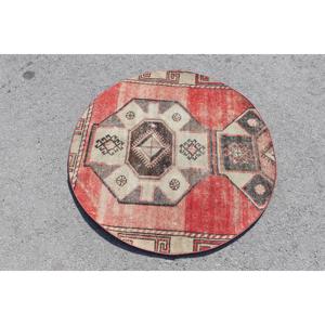 พรมตุรกีโบราณ ทรงกลม ขนาด 3.5x3.5 ฟุต (106x107 ซม.) พรมขนสัตว์สีแดงสไตล์ตะวันตกเฉียงใต้ - Product Image 3