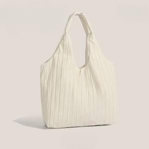 Sac fourre-tout en toile imperméable élégant et de grande capacité avec fermeture à glissière pour les voyages, la natation et le camping Fabriqué au Vietnam - Product Image 2