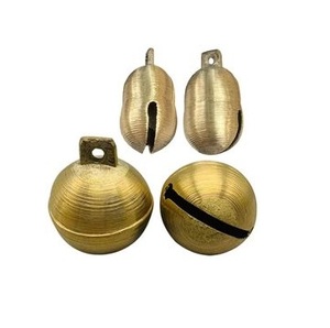 Campanas de vaca de latón indio rural con sonido terroso adecuado para casas temáticas patrimoniales esquinas de oración o decoración de Pueblo - Product Image 1