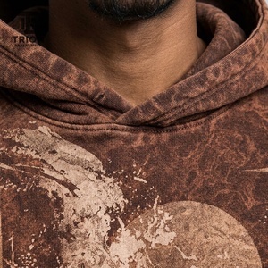 Sudaderas con capucha para hombre con estampado acid wash que combinan efectos vintage lavados, diseños llamativos, tela premium y un estilo streetwear cómodo. - Product Image 5