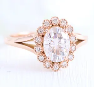 Meticolosamente realizzato questo gioiello In diamante ovale taglio brillante Moissanite con anello da dito solitario da donna In oro rosa 14 kt