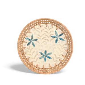 Assiette artisanale en nacre naturelle avec bordure en rotin tressé pour la décoration intérieure, la salle à manger et l'hôtellerie, en provenance du Vietnam - Product Image 3