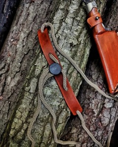 Hoja de acero al carbono hecha a mano Carril medieval Cuchillo de hierro Diseño único Forjado a mano Funda de cuero Premium. - Product Image 6