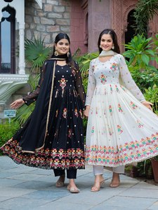 Robe traditionnelle noire en fausse Georgette avec broderie lourde et paillettes Collection de vêtements de mariage indiens et pakistanais pour femmes - Product Image 6