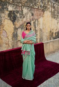 Belle blouse en organza douce Bollywood avec des empoignades lourdes sur un sari de style tissu de soie brodé Palau - Product Image 2