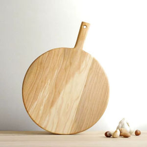 Tabla de cortar de madera funcional con agujero colgante conveniente para almacenamiento y exhibición en cocinas y comedores - Product Image 1