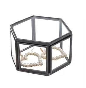 Boîte à bijoux moderne en métal et verre faite à la main, intérieur en velours - Product Image 6