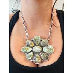 Collier en argent sterling et variscite palomino fait main du sud-ouest avec grappe de fleurs - Product Image 2
