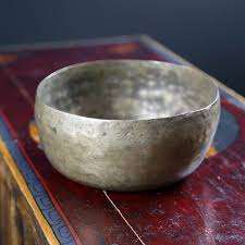 Beau nouveau bol chantant en laiton martelé à la main, bol de guérison spirituelle et de Chakra à la maison pour thérapie sonore et méditation - Product Image 4