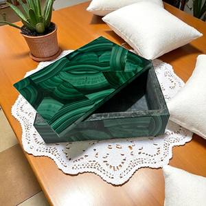 Organizador de joyero de mármol de lujo con piedra de malaquita, MANGO y tapa de latón personalizados, regalos para mujeres, joyería de almacenamiento artesanal de piedra - Product Image 1