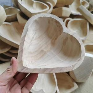 Bol en forme de coeur en bois d'acacia rustique fait à la main Bol décoratif sculpté en bois naturel écologique - Product Image 5