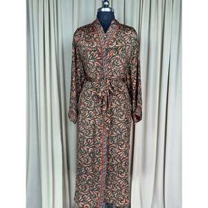 Vestido de Salón Boho Chic Vintage para Mujer de Seda Reciclada, Túnica de Playa para Resort, Bata Estilo Gitano para el Hogar, Cubrebañador - Product Image 1